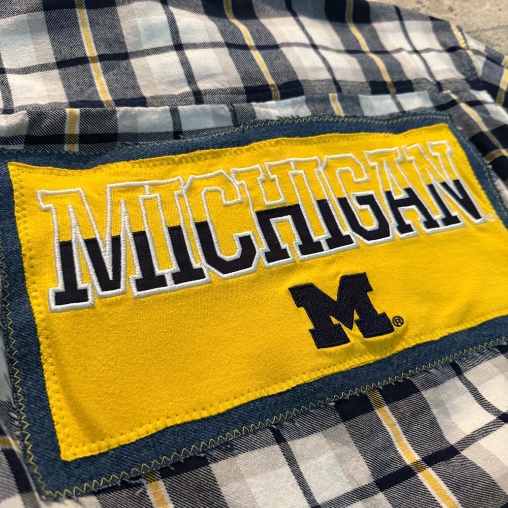 Michigan Wolverines Flannel - Picture 2 of 5